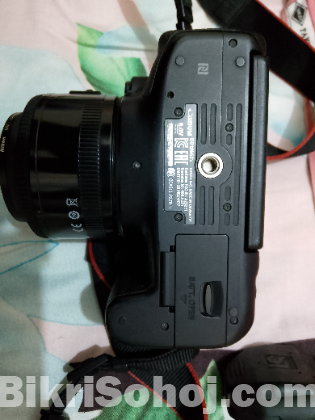 Canon EOS 750D DSLR camera